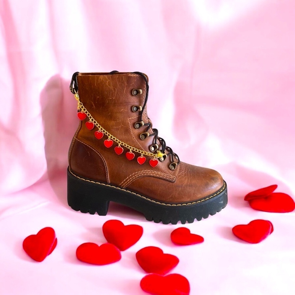 Gold toned and red enamel Heart Charm chain for your boot. 7.5”